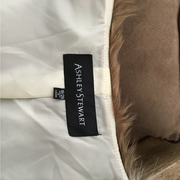 Faux fur coat Tan and cream , Fashionable and soft. - Picture 4 of 6